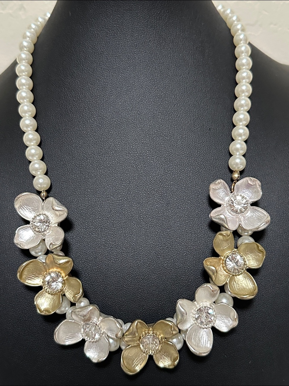 VCLM Faux Pearl Gold/Silver Tone Floral Motif Rhinestone Accent Necklace